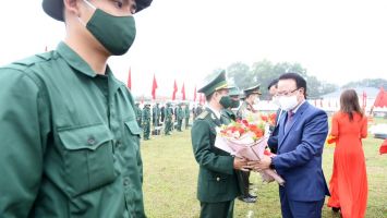 Phó Chủ tịch Thường trực HĐND tỉnh dự Lễ giao, nhận quân năm 2022 tại Tân Kỳ