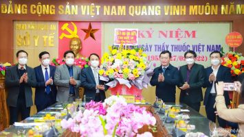 Chủ tịch UBND tỉnh thăm, chúc mừng ngày Thầy thuốc Việt Nam tại một số đơn vị