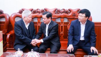 Bí thư Tỉnh ủy Thái Thanh Quý thăm, chúc Tết Nhà giáo nhân dân Lê Văn Phớt