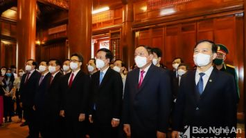 Lãnh đạo Đảng, Nhà nước và tỉnh Nghệ An dâng hương tại Khu Di tích Kim Liên