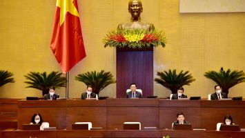 Trực tiếp: Ủy ban Thường vụ Quốc hội chất vấn về giá xăng dầu, "thổi" giá đất...