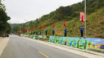 Tuổi trẻ thị trấn huyện vùng cao Tương Dương xây dựng “Đường cờ Hòa Bình”