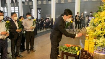 Đoàn đại biểu tỉnh Nghệ An viếng nhạc sỹ Hồng Đăng