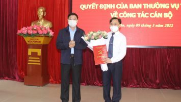 Trao Quyết định điều động, bổ nhiệm Phó Bí thư Đảng ủy Khối Doanh nghiệp tỉnh