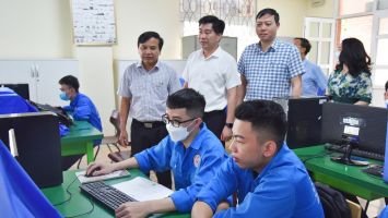 HĐND tỉnh giám sát công tác đào tạo phát triển nguồn nhân lực tại các trường nghề ​