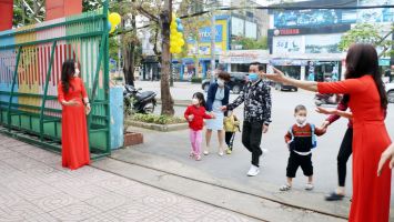 Hôm nay (4/4), tất cả các trường học ở Nghệ An đón học sinh đi học trở lại