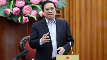 Thủ tướng: Không để khủng hoảng xăng, dầu, điện