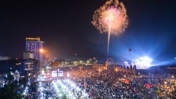Rực rỡ màn pháo hoa đêm khai hội du lịch Cửa Lò