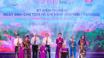 Lắng đọng Chương trình nghệ thuật 'Người mẹ Làng Sen'