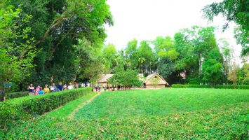 Nhà ông Phó bảng ở làng Sen