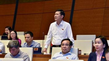 ĐBQH Thái Văn Thành (Đoàn ĐBQH tỉnh Nghệ An) đồng tình đưa sách giáo khoa vào danh mục quản lý giá