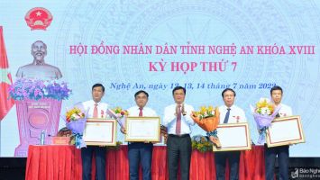 Trao Huân chương Lao động của Chủ tịch nước cho 4 cá nhân ở Nghệ An