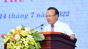 Đồng chí Nguyễn Nam Đình đề nghị UBND tỉnh triển khai ngay kết luận chất vấn sau kỳ họp.