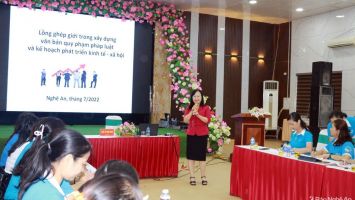 Quan tâm đến việc lồng ghép giới trong các chương trình, phát triển kinh tế - xã hội