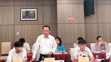 Phó Chủ tịch Thường trực HĐND tỉnh Nguyễn Nam Đình góp ý kiến dự thảo Đề án của Đảng đoàn Quốc hội