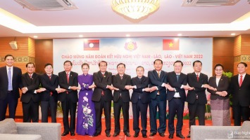 Lãnh đạo tỉnh Nghệ An tiếp xã giao Đại sứ và lãnh đạo 7 tỉnh nước CHDCND Lào