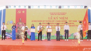 Trường THPT Thanh Chương 1 đón nhận Huân chương Lao động hạng Ba