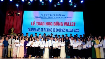 Trao 126 suất học bổng Vallet cho học sinh, sinh viên tỉnh Nghệ An