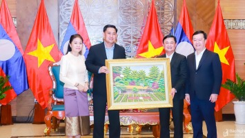 Lãnh đạo tỉnh Nghệ An tiếp xã giao Bộ trưởng, Chủ nhiệm Văn phòng Phủ Thủ tướng Lào