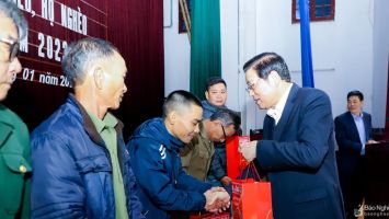 Trưởng Ban Nội chính Trung ương tặng quà chúc Tết người có công tiêu biểu, hộ nghèo tại huyện Diễn Châu