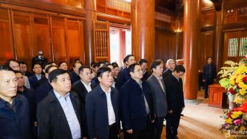 Thủ tướng Chính phủ dâng hoa, dâng hương tưởng niệm Chủ tịch Hồ Chí Minh