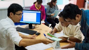 Bộ Nội vụ trả lời kiến nghị cử tri về tăng mức lương khởi điểm cho cán bộ, công chức cấp xã