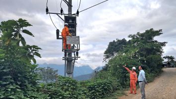 Cử tri huyện Kỳ Sơn đề nghị kiểm tra, đôn đốc nhà thầu tiếp tục thi công Dự án điện lưới quốc gia