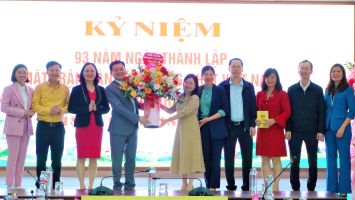 Đoàn Đại biểu Quốc hội tỉnh chúc mừng Ngày truyền thống MTTQ Việt Nam và Ngày Nhà giáo Việt Nam