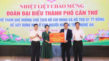 Đoàn công tác thành phố Cần Thơ trao hỗ trợ tỉnh Nghệ An 1 tỷ đồng xây dựng nhà ở cho người nghèo
