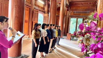 Đoàn công tác tỉnh Hà Giang dâng hương tại Di tích lịch sử Quốc gia đặc biệt Khu di tích Kim Liên