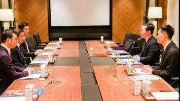 Chủ tịch UBND tỉnh Nghệ An làm việc với lãnh đạo Tập đoàn Sembcorp tại Singapore