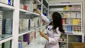 Thủ tướng Chính phủ chỉ đạo triển khai các giải pháp bảo đảm đủ thuốc, trang thiết bị y tế