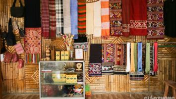 Sở Công thương trả lời cử tri xã Na Loi, huyện Kỳ Sơn về tìm thị trường tiêu thụ sản phẩm thổ cẩm