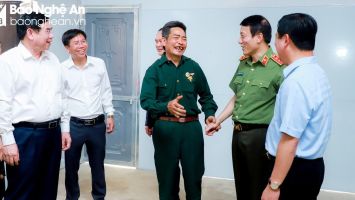 Bộ Công an bàn giao nhà tình nghĩa tặng hộ nghèo, hộ khó khăn tại Nghệ An