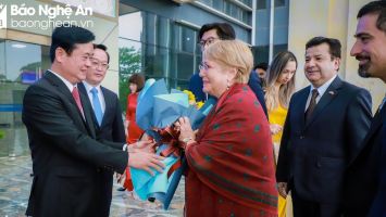 Bí thư Tỉnh ủy Nghệ An Thái Thanh Quý tiếp cựu Tổng thống Chile Michelle Bachelet