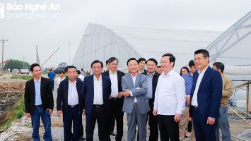 Bộ trưởng Bộ Nông nghiệp và Phát triển nông thôn thăm một số mô hình nông nghiệp tại Nghệ An