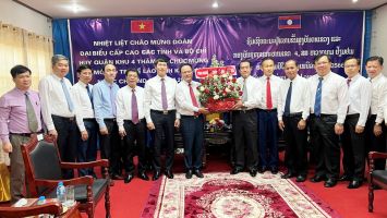 Đoàn công tác tỉnh Nghệ An thăm, chúc Tết cổ truyền Bunpimay tỉnh Khăm Muộn, nước CHDCND Lào