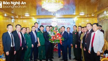 Chủ tịch Ủy ban nhân dân tỉnh Nghệ An chúc Tết cổ truyền Bunpimay tỉnh Hủa Phăn (Lào)