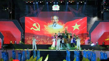 Chương trình giao lưu nghệ thuật 'Hoa tháng Năm dâng Người'