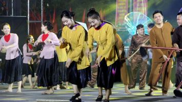 Đặc sắc Lễ hội đường phố 'Quê hương mùa sen nở' ở Nghệ An