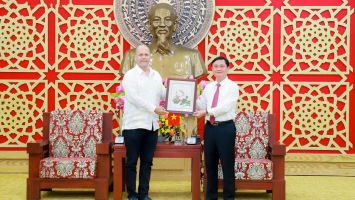 Bí thư Tỉnh ủy Nghệ An Thái Thanh Quý tiếp Chủ tịch Ủy ban Bảo vệ Cách mạng Cuba Gerardo Hernandez Nordelo