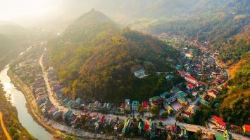 Tìm thị trường tiêu thụ sản phẩm Thổ cẩm của xã Na Loi, huyện Kỳ Sơn