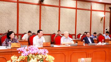 Tổng Bí thư Nguyễn Phú Trọng chủ trì cuộc họp của Bộ Chính trị tổng kết 10 năm thực hiện Nghị quyết số 26 về Nghệ An