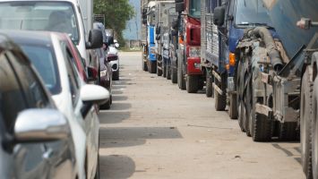 Người dân chịu thiệt hại kép nếu tăng phí đăng kiểm lúc này