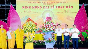 Lãnh đạo tỉnh chúc mừng Ban Trị sự Giáo hội Phật giáo Nghệ An, dự Đại lễ Phật đản 2023