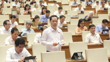 Đại biểu Quốc hội đoàn Nghệ An thảo luận về dự án Luật Các tổ chức tín dụng (sửa đổi)