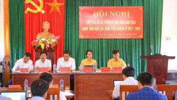 Phó Bí thư Tỉnh ủy Hoàng Nghĩa Hiếu tiếp xúc cử tri tại huyện Tương Dương