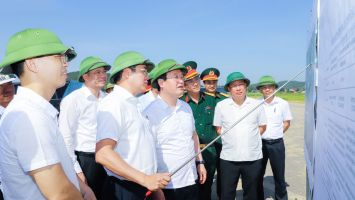 Chủ tịch UBND tỉnh Nguyễn Đức Trung thăm, kiểm tra các dự án trên địa bàn thị xã Hoàng Mai