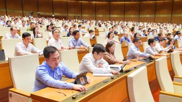 Quốc hội thông qua tăng hạn tuổi phục vụ cao nhất của Công an nhân dân từ ngày 15/8