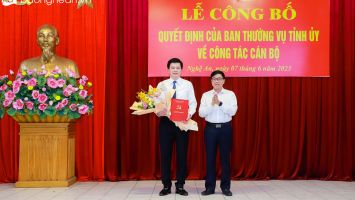 Trao Quyết định bổ nhiệm Chánh Văn phòng Tỉnh ủy Nghệ An